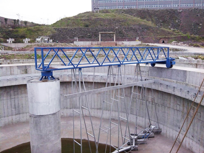 周邊轉(zhuǎn)動(dòng)刮泥機(jī)